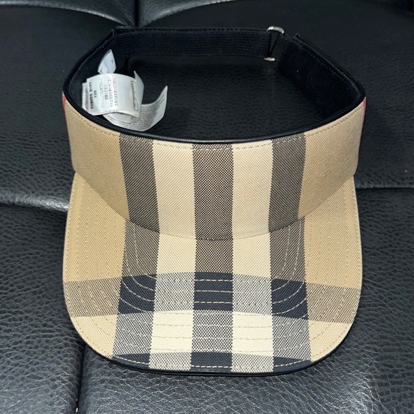 Burberry Hat - Picture 1 of 3